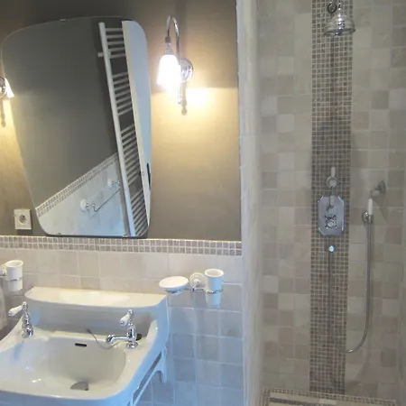 Historic Castle Retreat, Cleaning Included Сasa de vacaciones *