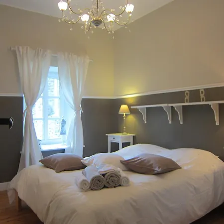 Historic Castle Retreat, Cleaning Included *
